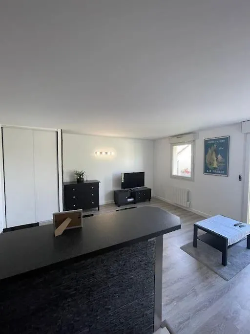Cosy Apartment With Private Parking Saulx-les-Chartreux